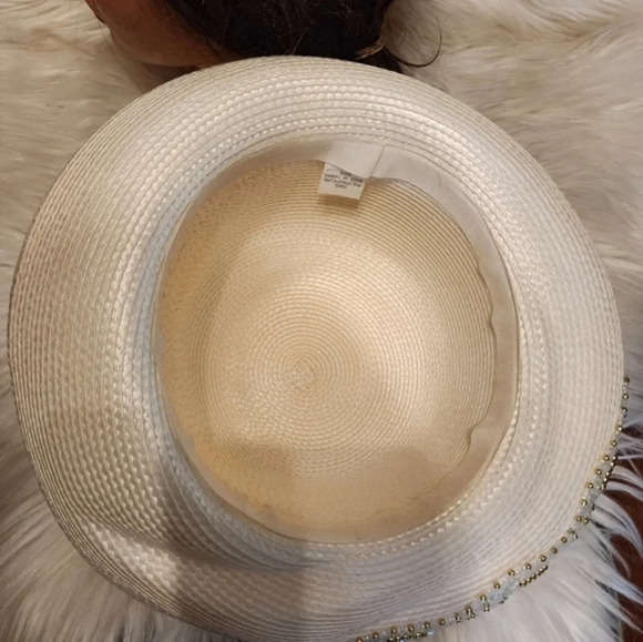 Vintage‎ embellished white hat - Picture 6 of 7